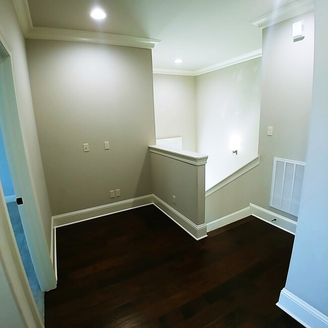 Building Photo - 104 Perfect Pl