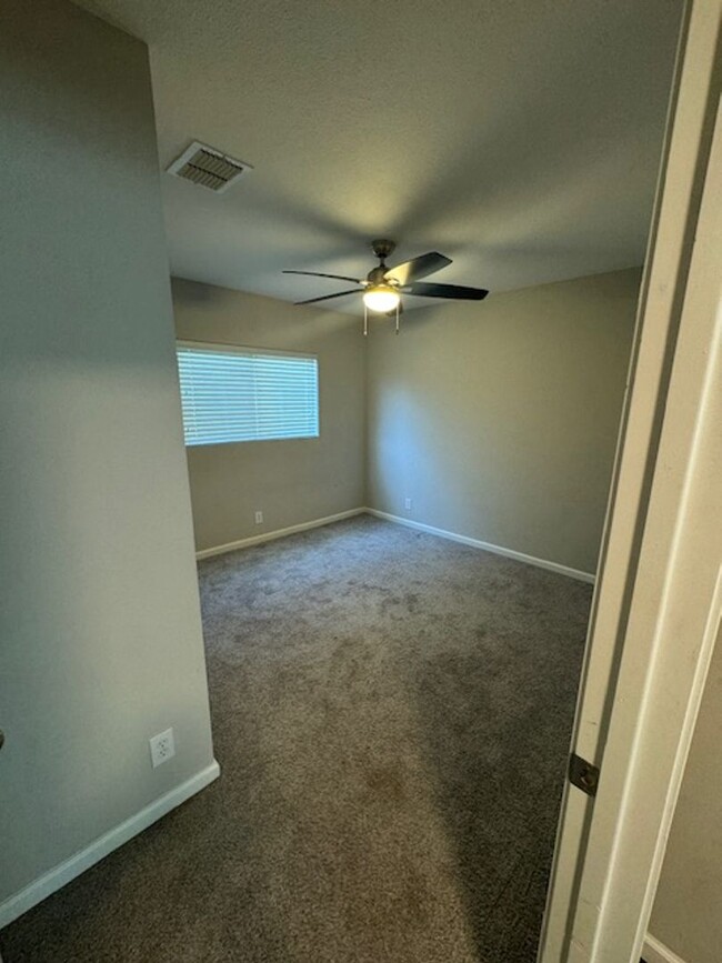 Building Photo - Nice Open  1 story 3 bedroom 2 bath in wes...