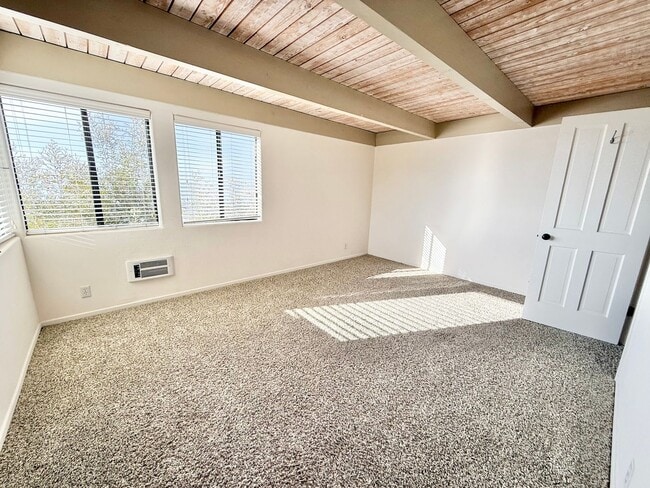 Building Photo - Stunning 2 Bedroom 2 Bath in Laguna Beach