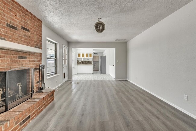 Building Photo - 3600 Sunvalley Dr