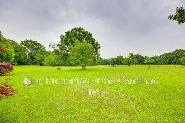 Building Photo - 1003 Chesterfield Ave