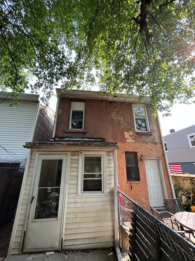 Building Photo - 821 Southard St