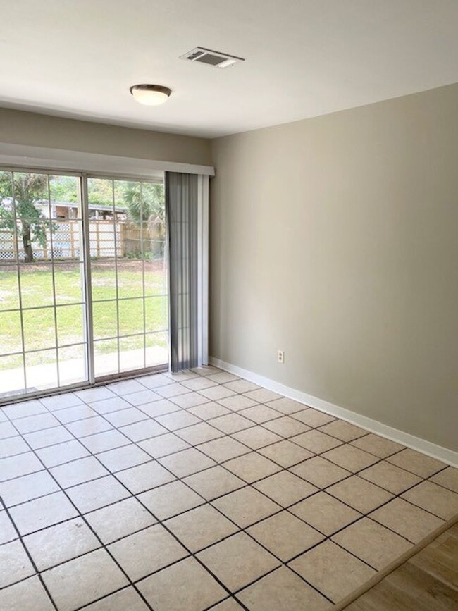 Building Photo - 3 Bedroom 2 Bath Home for Rent - Includes ...