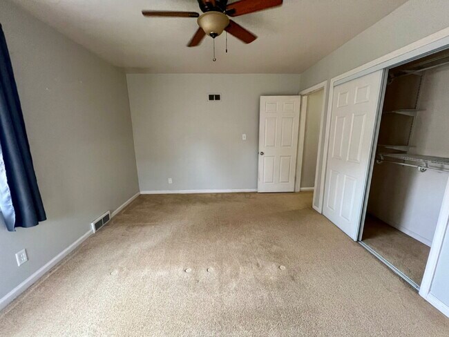 Building Photo - Great Home Close to CFD!