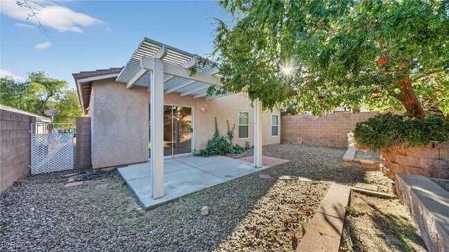 Building Photo - 10460 Wellington Manor Ave