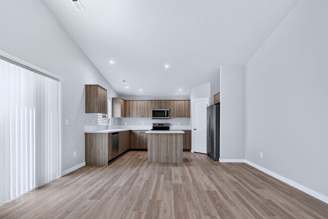 Building Photo - 297 N Madrone Ave