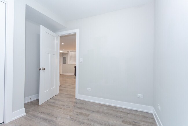 Building Photo - 921 Crain St