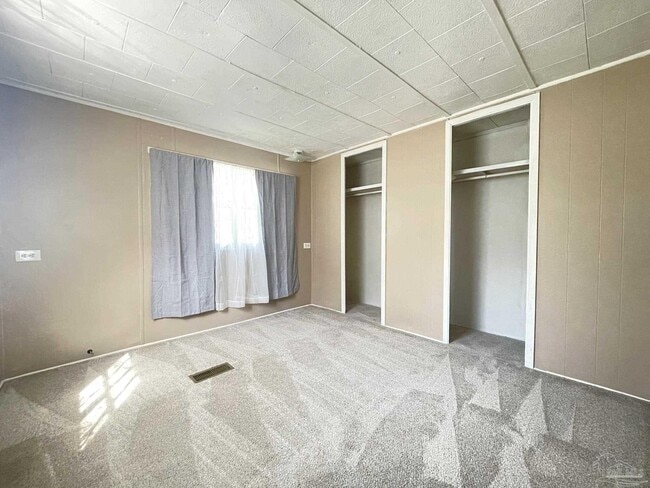 Building Photo - 1826 Bainbridge Ave