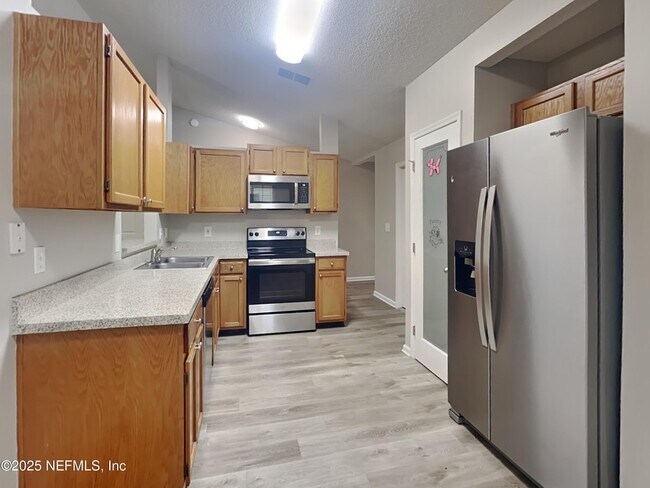 Building Photo - 8256 Creek Hollow Ct