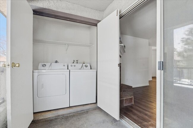 Building Photo - 2606 S Durango Dr