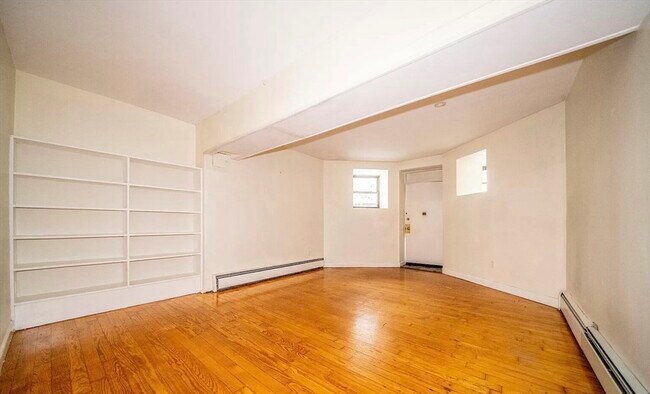 Building Photo - 1728 Beacon St