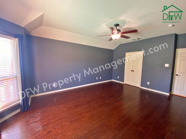 Building Photo - 2502 Chapel Hill Dr