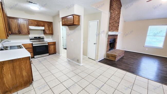 Building Photo - 7761 Sable Ln