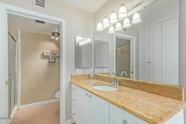 Building Photo - 2447 W Mandalay Ln