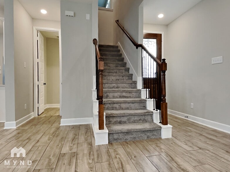 Building Photo - 10210 Alder Ridge Dr