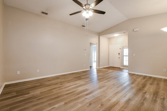 Building Photo - 1912 Windsor Oak Dr