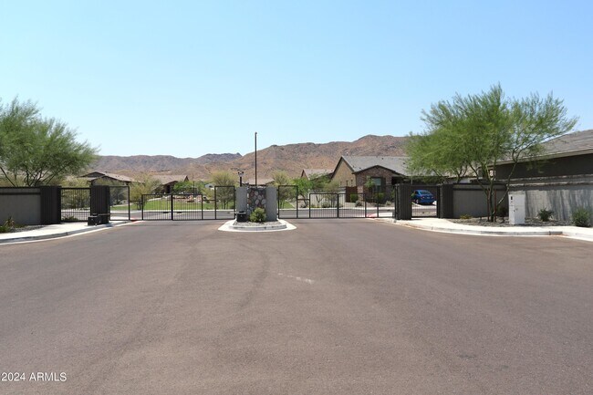 Building Photo - 1651 W Piedmont Rd