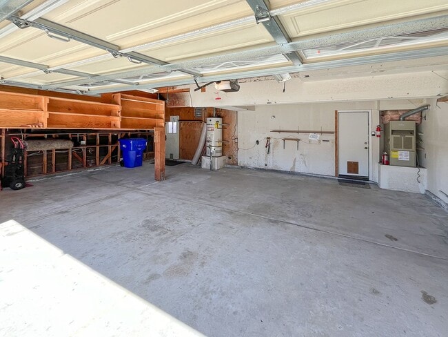 Building Photo - Lovely 4 bedroom Oceanside home!