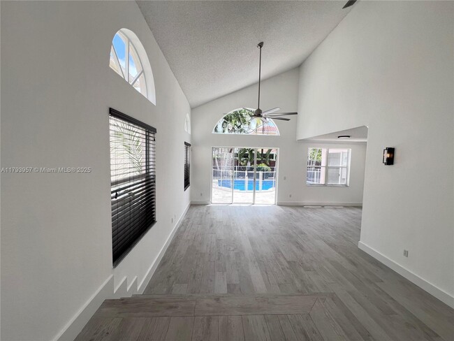 Building Photo - 725 NW 156th Ave