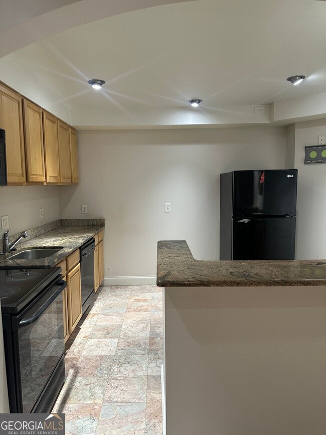 Building Photo - 711 Pine Grove Cir
