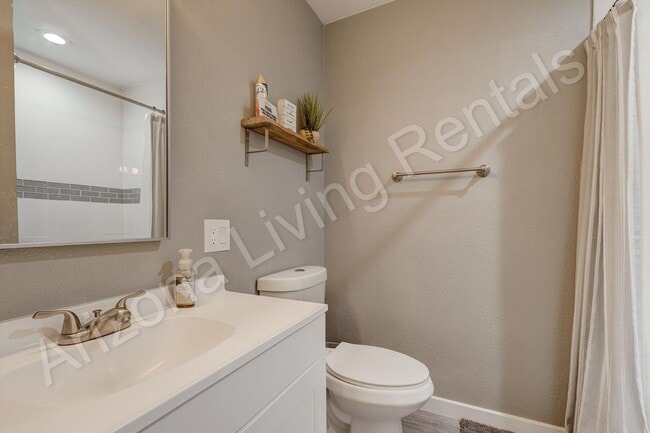 Building Photo - FURNISHED RENOVATED HOME