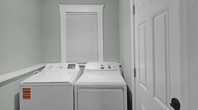 Building Photo - 11 Ginita St