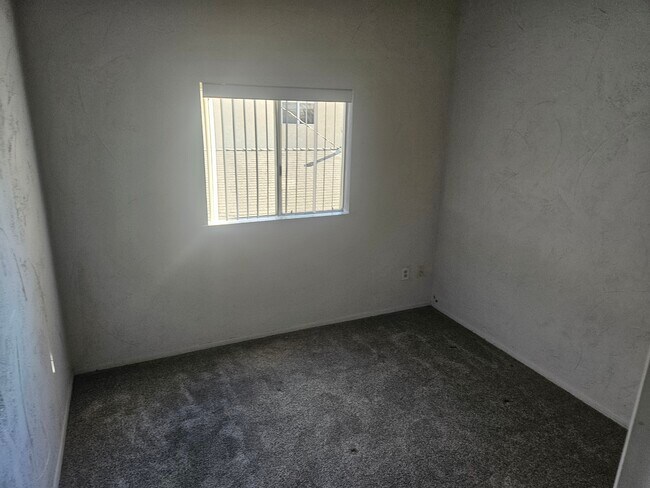 Building Photo - 289 Melrose Dr