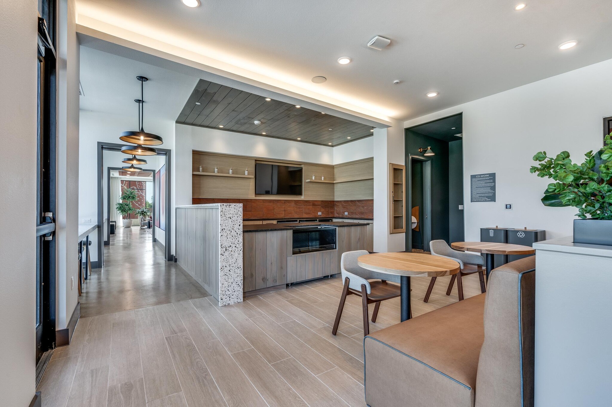 Building Photo - 650 E Sycamore St