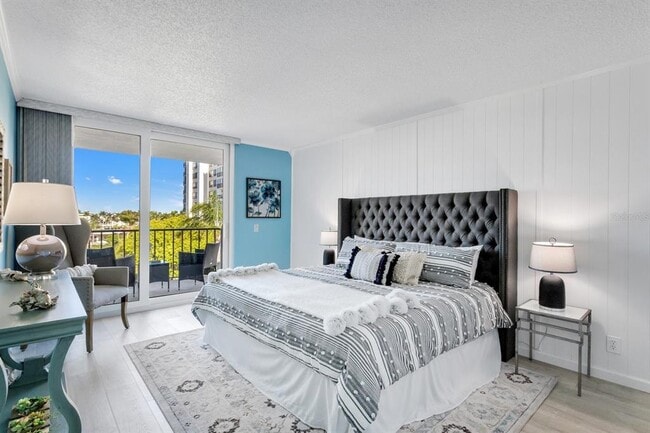 Building Photo - 6295 Bahia Del Mar Cir