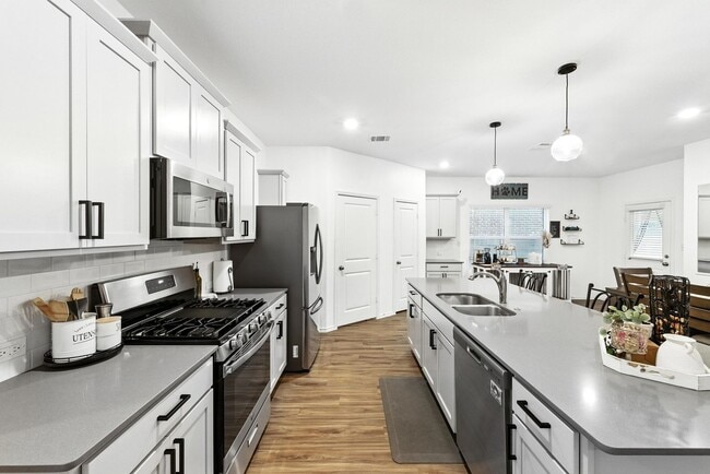 Building Photo - 3/BR 2/BA Home with Modern Touches and Cozy Outdoor Living!