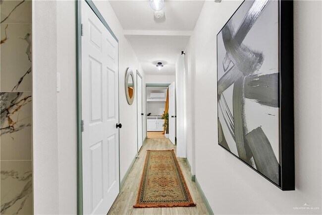 Building Photo - 600 E Bell Ave