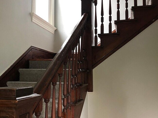 Building Photo - 1422 SE 34th Ave