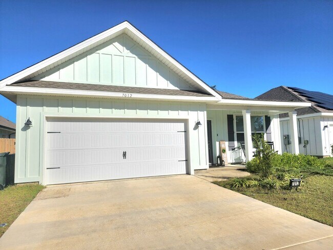 Building Photo - Stunning 4-Bed, 3-Bath Beauty, 2,117 sq. ft. of Pure Comfort and Style!