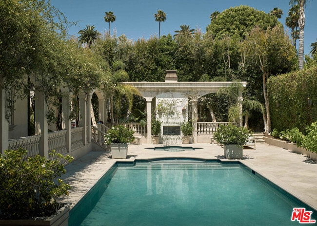 Building Photo - 628 N Rodeo Dr