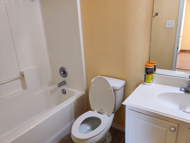 Building Photo - 3102 Via Helena Dr