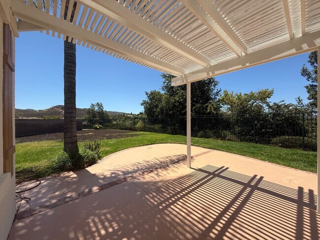 Building Photo - 3 bed, 2 1/2 bath home in gated Wood Ranch...
