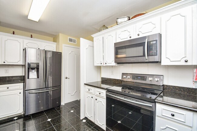 Primary Photo - 5050 Ambassador Way