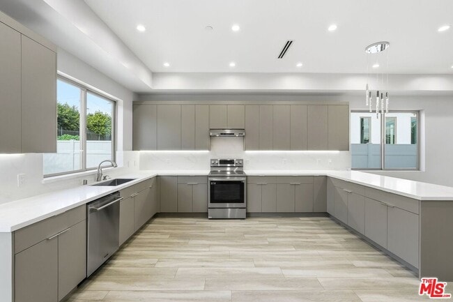 Building Photo - 6717 Sunnyslope Ave