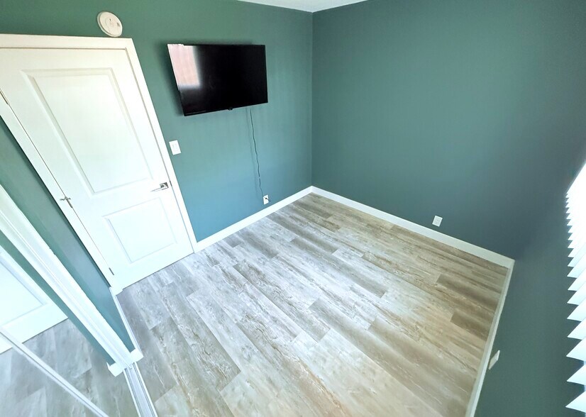 1 of 2 Bedrooms to Choose from! Clean & Private 100 sq.ft space with TV & FireStick included!*Wifi* - 1317 Magnolia Ave