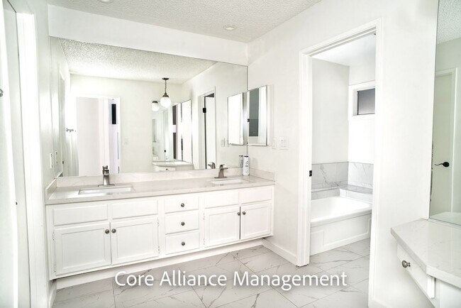 Building Photo - 18200 Andrea Cir S