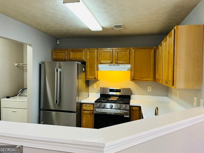 Building Photo - 2119 Manhattan Pkwy