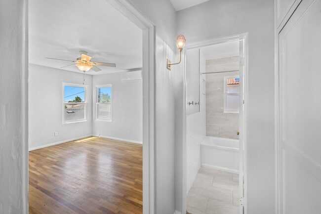 Building Photo - 2724 Treat St