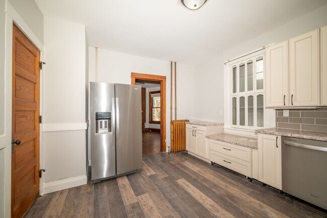 Building Photo - 405-407 W Main St - Duplex