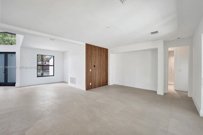 Building Photo - 4100 E Gardenia Ave