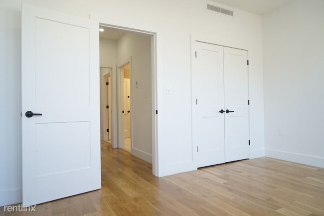 Building Photo - 3 br, 3 bath Townhome - 85 Utica Ave 1 Unit 1