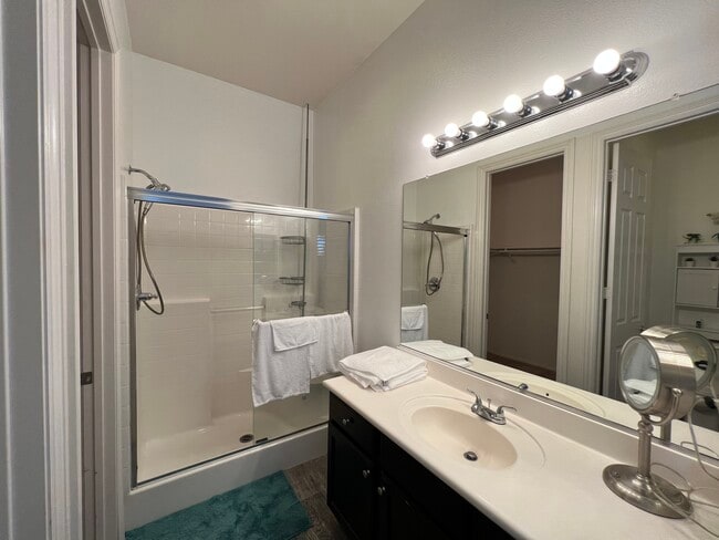 Building Photo - 115 Romanza Ln