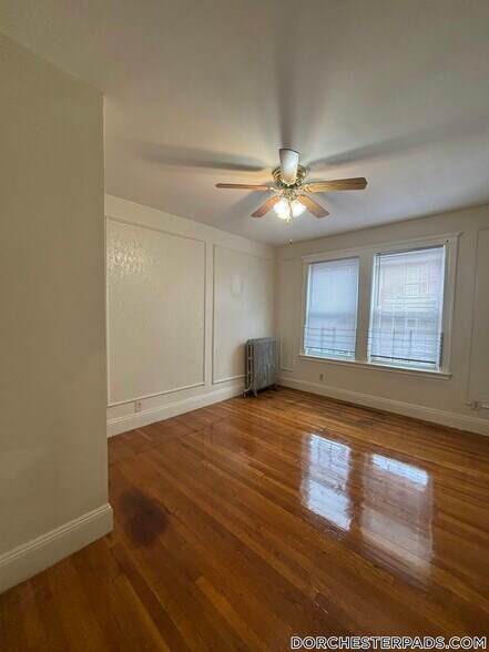 Building Photo - 19 Mora St