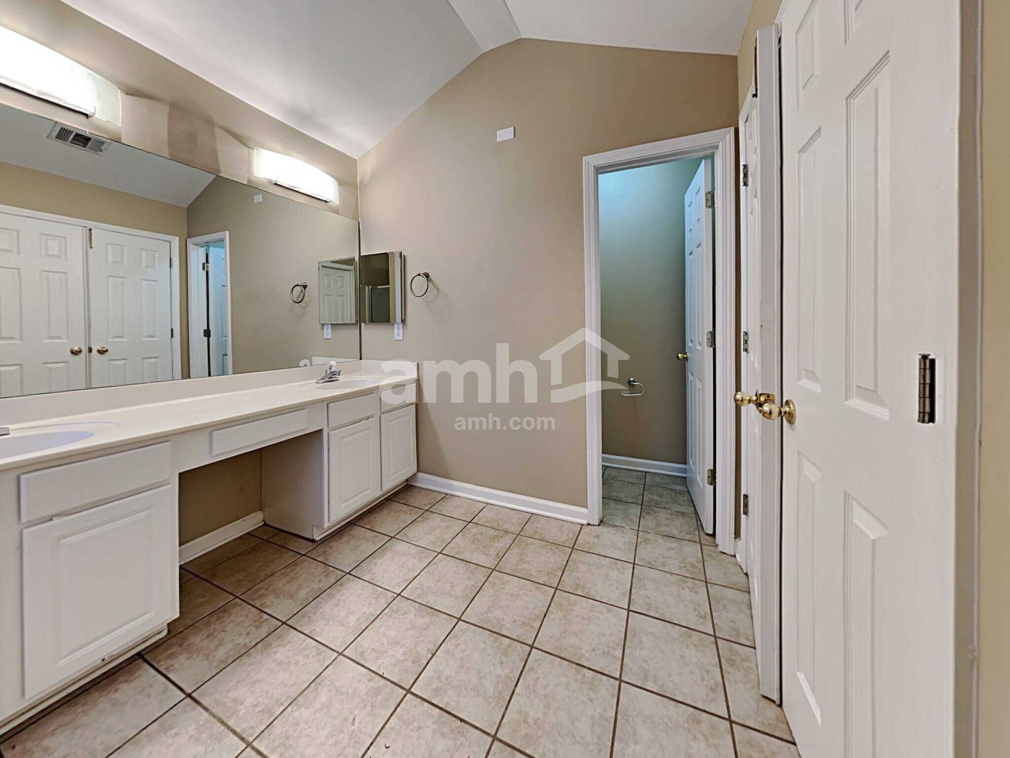 Building Photo - 1584 Silver Ridge Dr