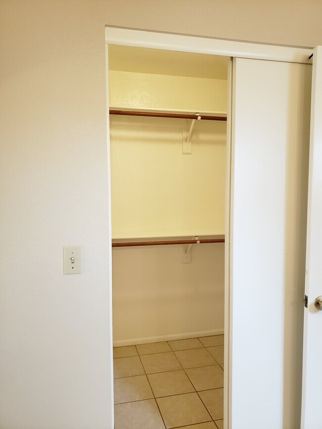Building Photo - COMING SOON! Peoria Townhouse