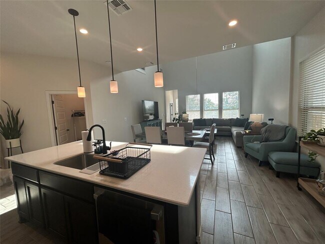 Building Photo - 12906 Stanford Dr